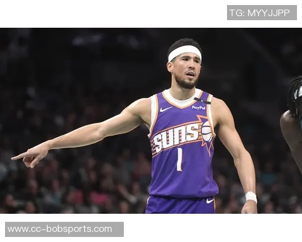 布克半场表现平平仅得8分2板5助球队状态堪忧需加强进攻效率